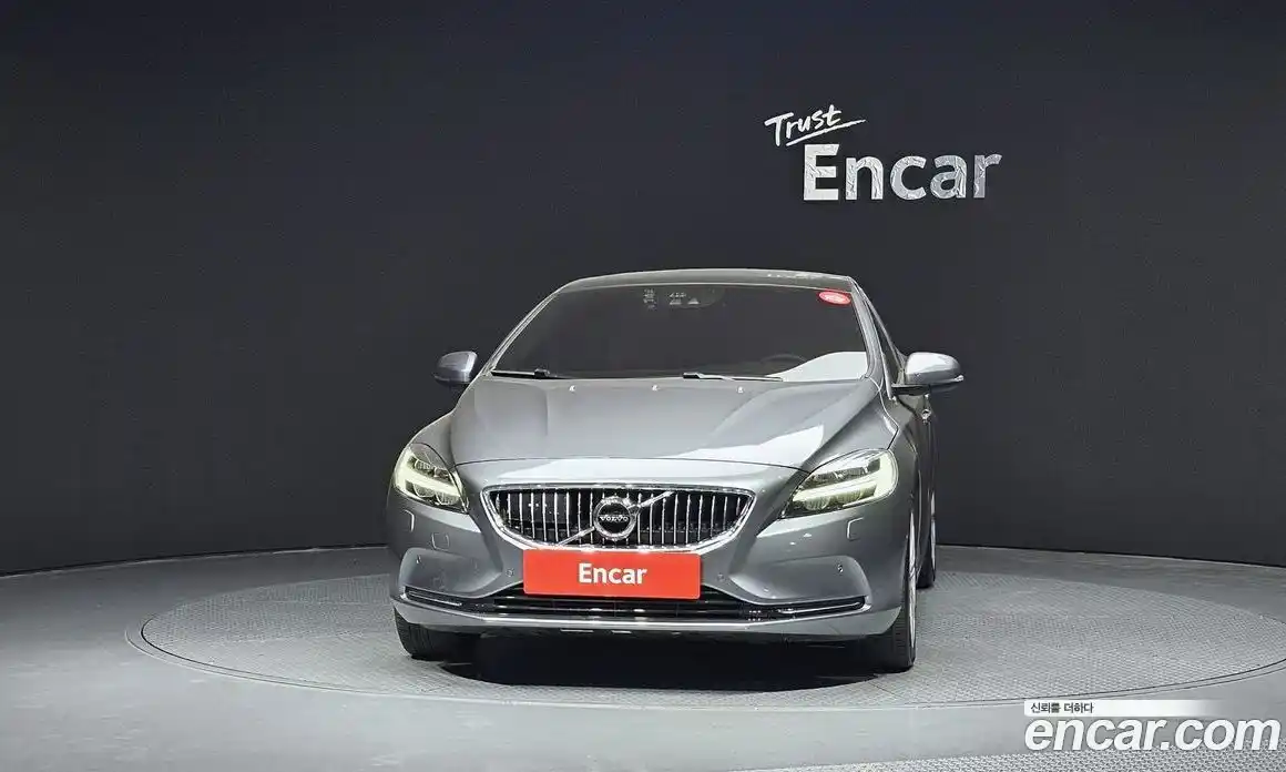 Volvo V40 2018 2.0 гидро в Москве № 1008700, фото 3