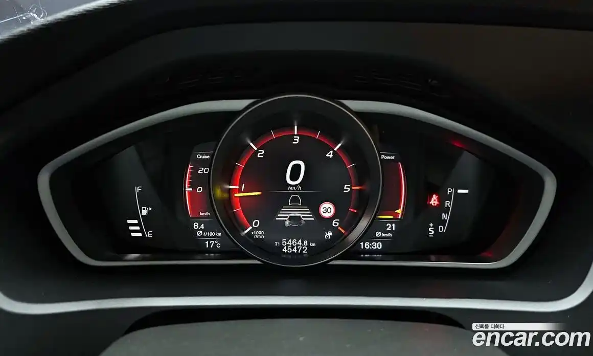 Volvo V40 2018 2.0 гидро в Москве № 1008700, фото 8