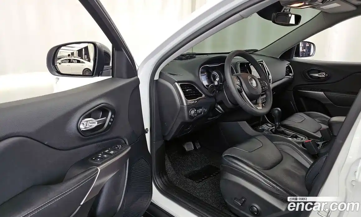 Jeep Cherokee 2022 2.4 гидро в Москве № 1014858, фото 9