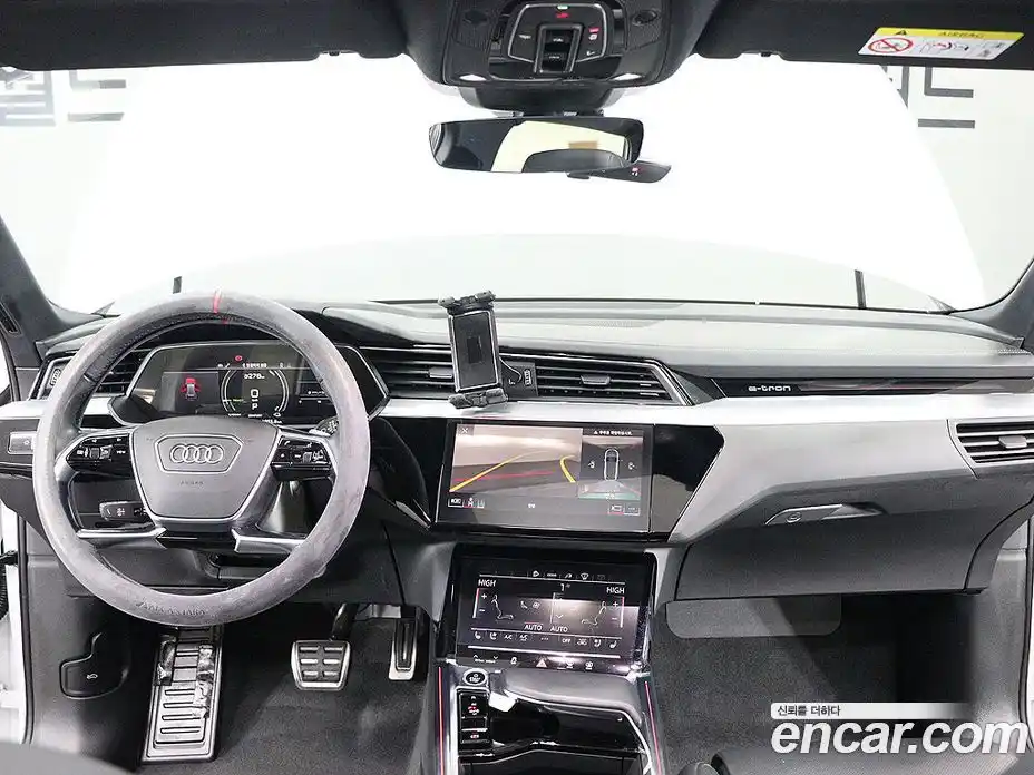 Audi e-tron 2021 гидро в Москве № 163303, фото 13
