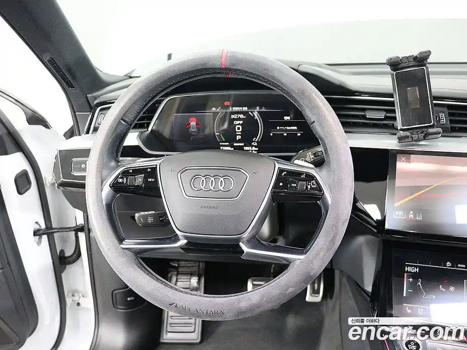 Audi e-tron 2021 гидро в Москве № 163303, фото 14