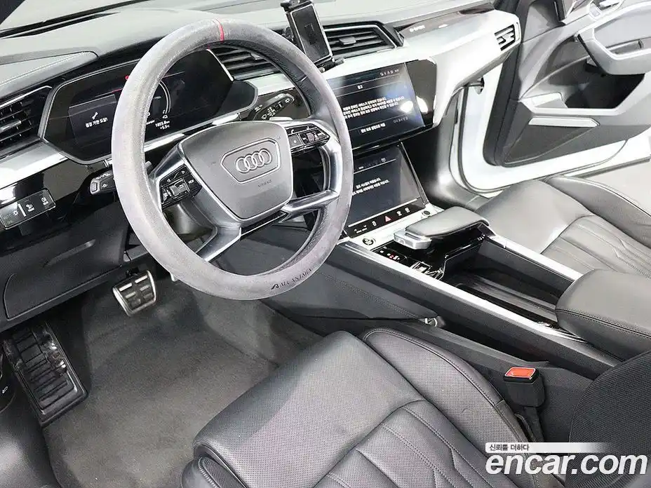Audi e-tron 2021 гидро в Москве № 163303, фото 16