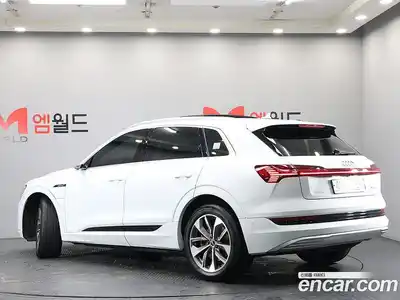Audi e-tron 2021 гидро в Москве № 163303, миниатюра 3