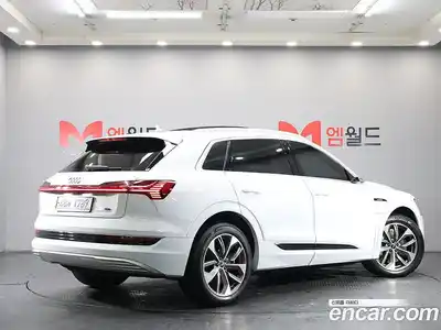Audi e-tron 2021 гидро в Москве № 163303, миниатюра 4