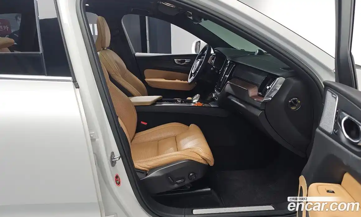 Volvo XC60 2022 2.0 гидро в Москве № 164421, фото 11