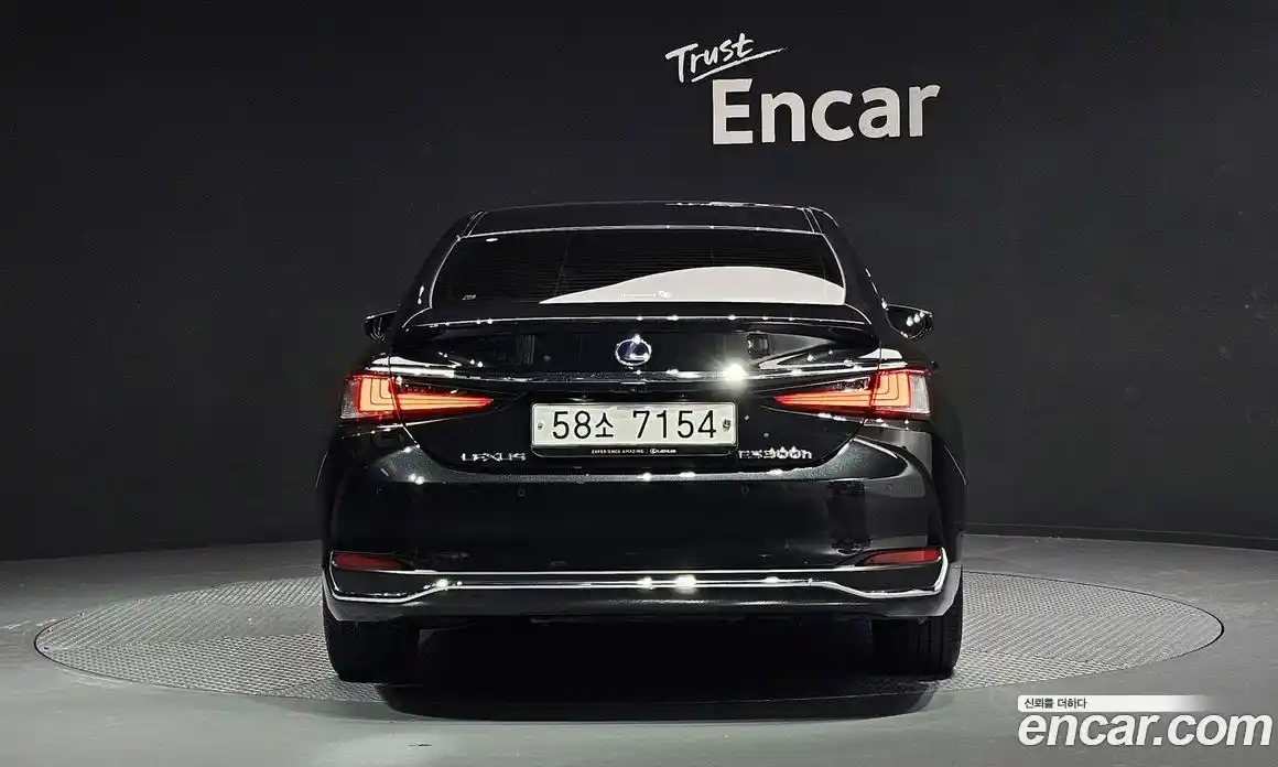 Lexus ES 2019 2.5 гидро в Москве № 168237, фото 4
