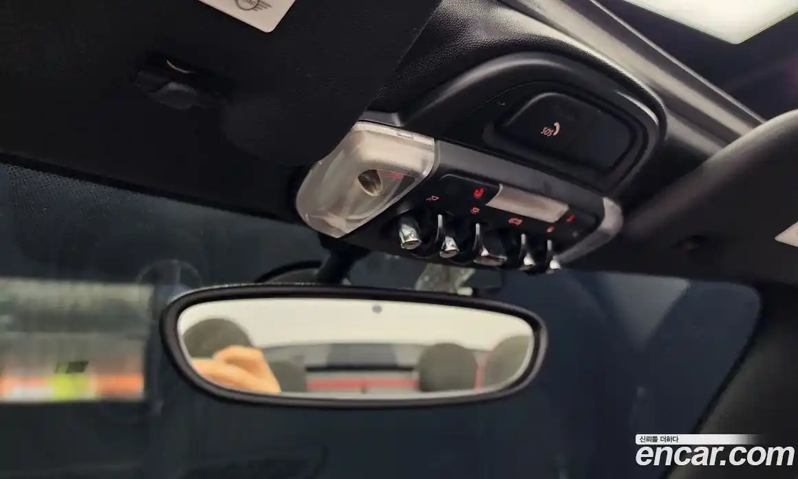 Mini Cooper Convertible 2018 2.0 гидро в Москве № 171295, фото 16