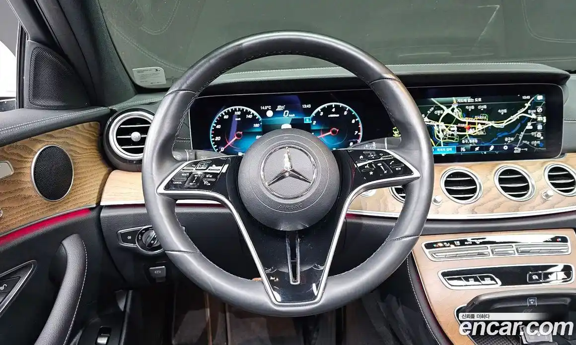 Mercedes-Benz E-Class 2023 2.0 гидро, фото 13