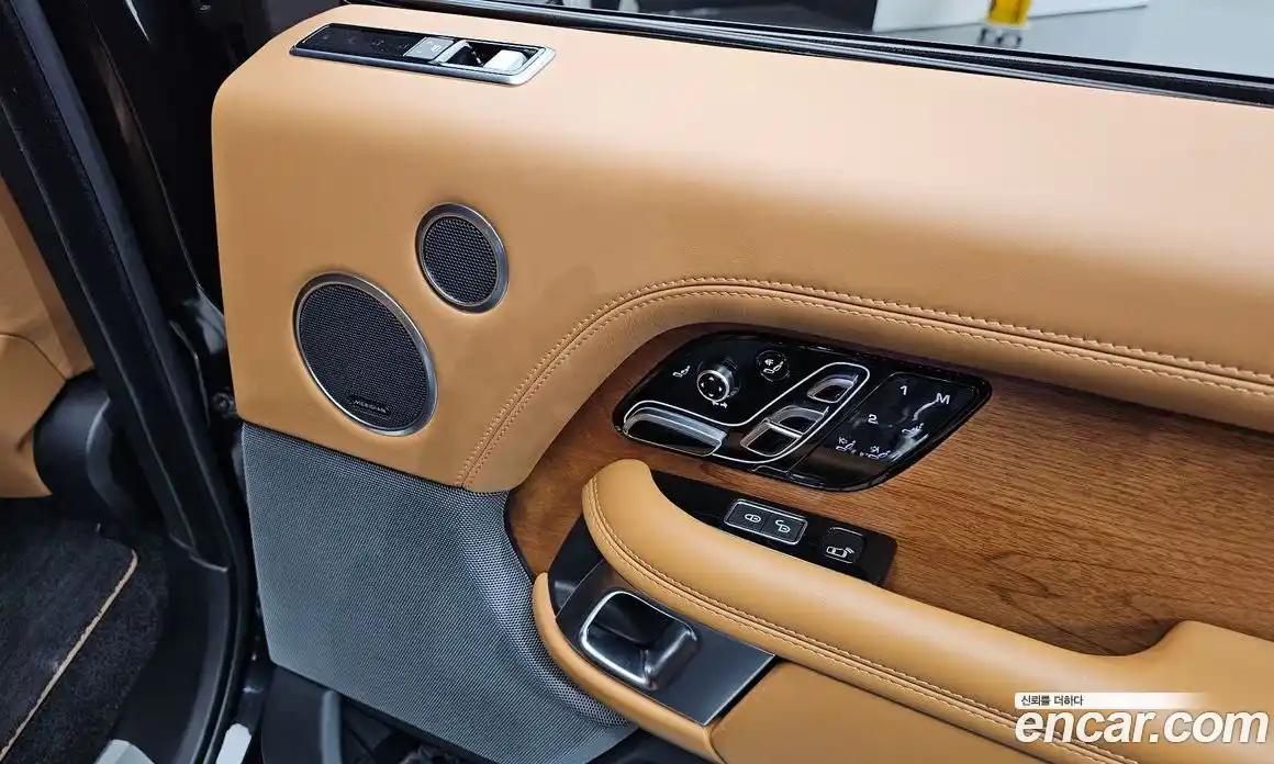 Land Rover Range-Rover 2019 4.4 гидро в Москве № 213593, фото 19