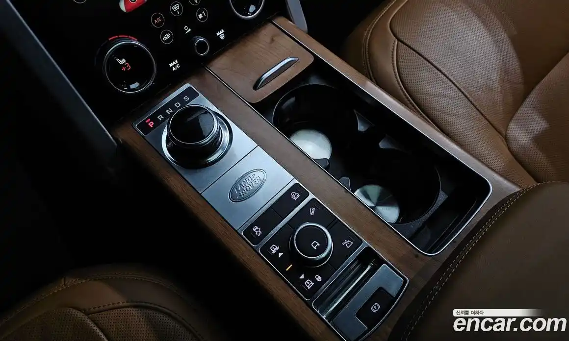 Land Rover Range-Rover 2019 4.4 гидро в Москве № 213593, фото 9