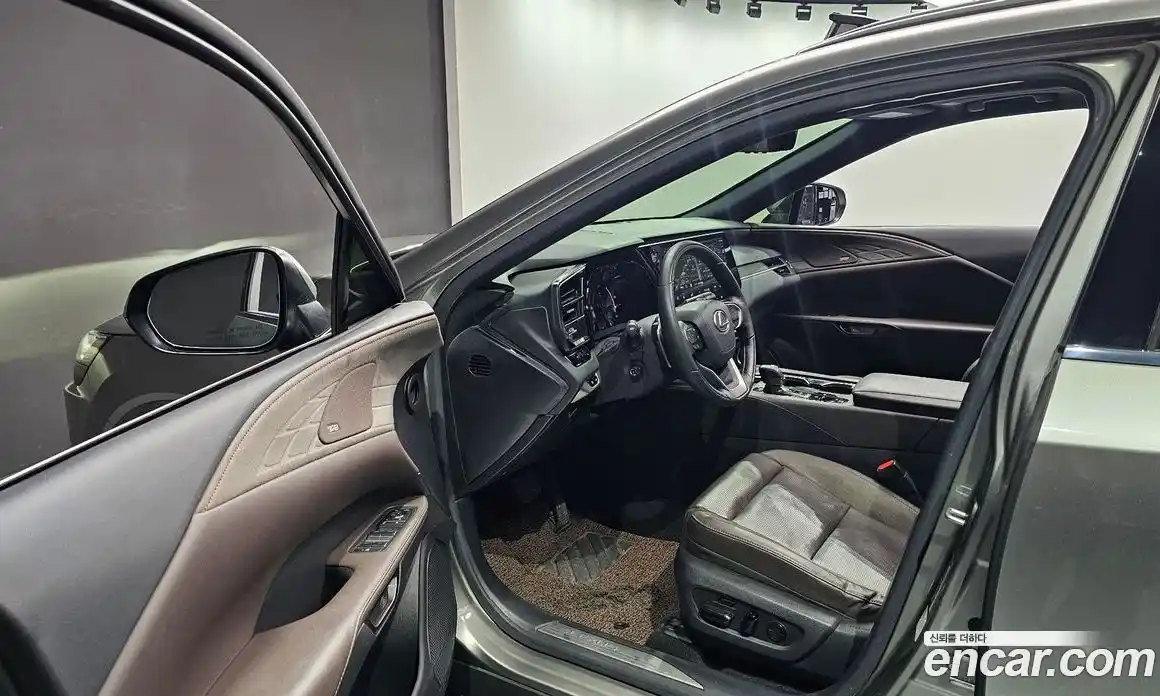 Lexus RX 2023 2.5 гидро в Москве № 214650, фото 11