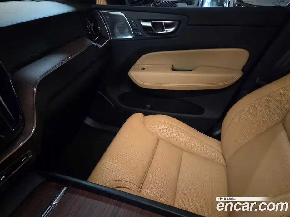 Volvo XC60 2024 2.0 гидро в Москве № 230789, фото 12