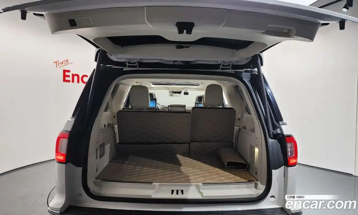 Lincoln Navigator 2018 3.5 гидро в Москве № 255743, фото 20