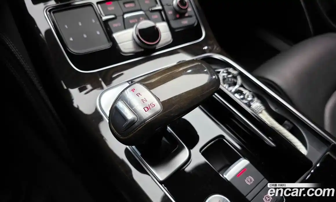 Audi A8 2015 4.0 гидро в Москве № 268953, фото 9