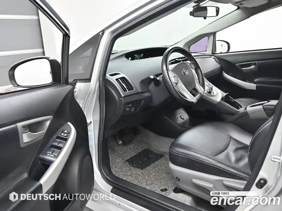 Toyota Prius 2012 1.8 гидро в Москве № 318636, фото 11