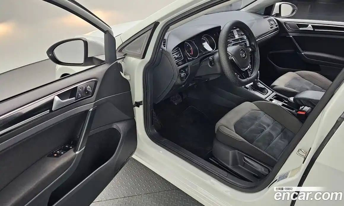 Volkswagen Golf 2015 1.6 гидро в Москве № 358136, фото 11