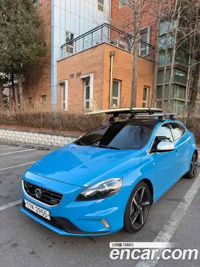Volvo V40, 2015