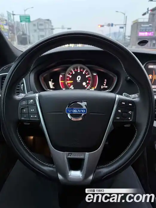 Volvo V40 2015 2.0 гидро в Москве № 374077, фото 16