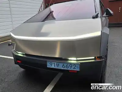 Tesla Cybertruck, 2026