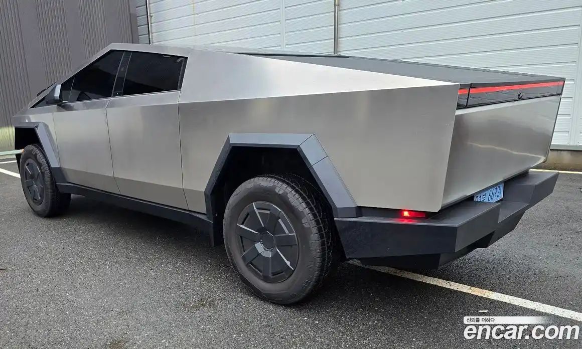 Tesla Cybertruck 2026 0.1 гидро в Москве № 395290, фото 3