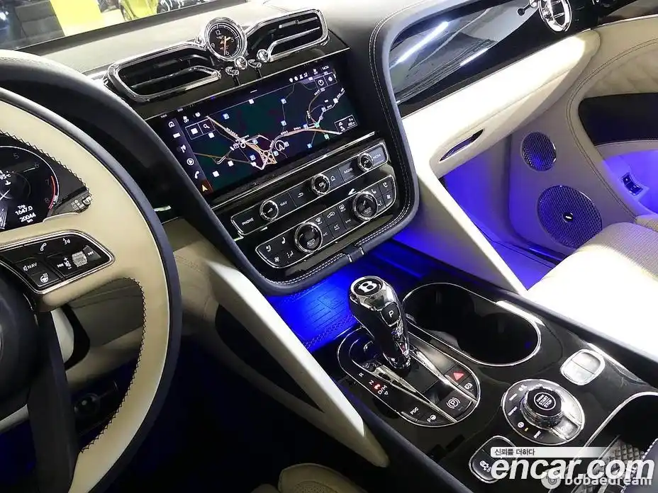 Bentley Bentayga 2021 4.0 гидро в Москве № 418268, фото 18