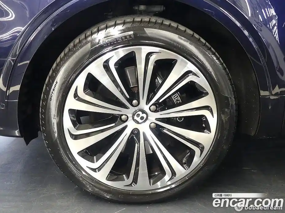 Bentley Bentayga 2021 4.0 гидро в Москве № 418268, фото 5