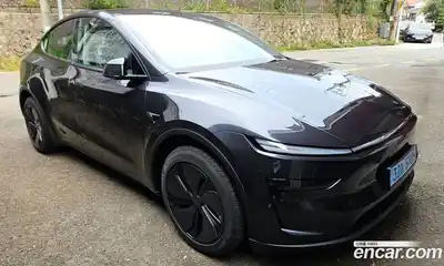 Tesla Model Y, 2025
