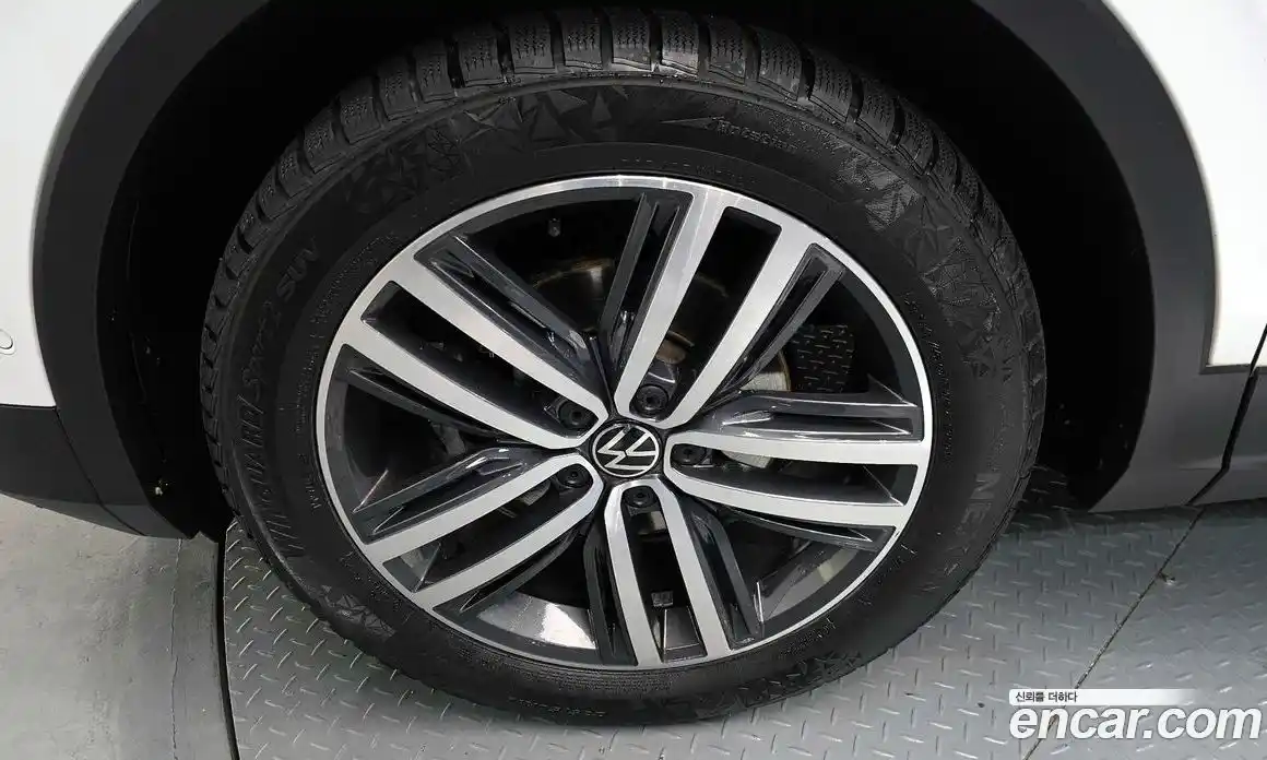 Volkswagen Tiguan 2021 2.0 гидро в Москве № 499905, фото 5