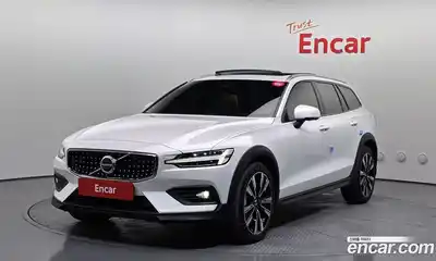 Volvo V60, 2023