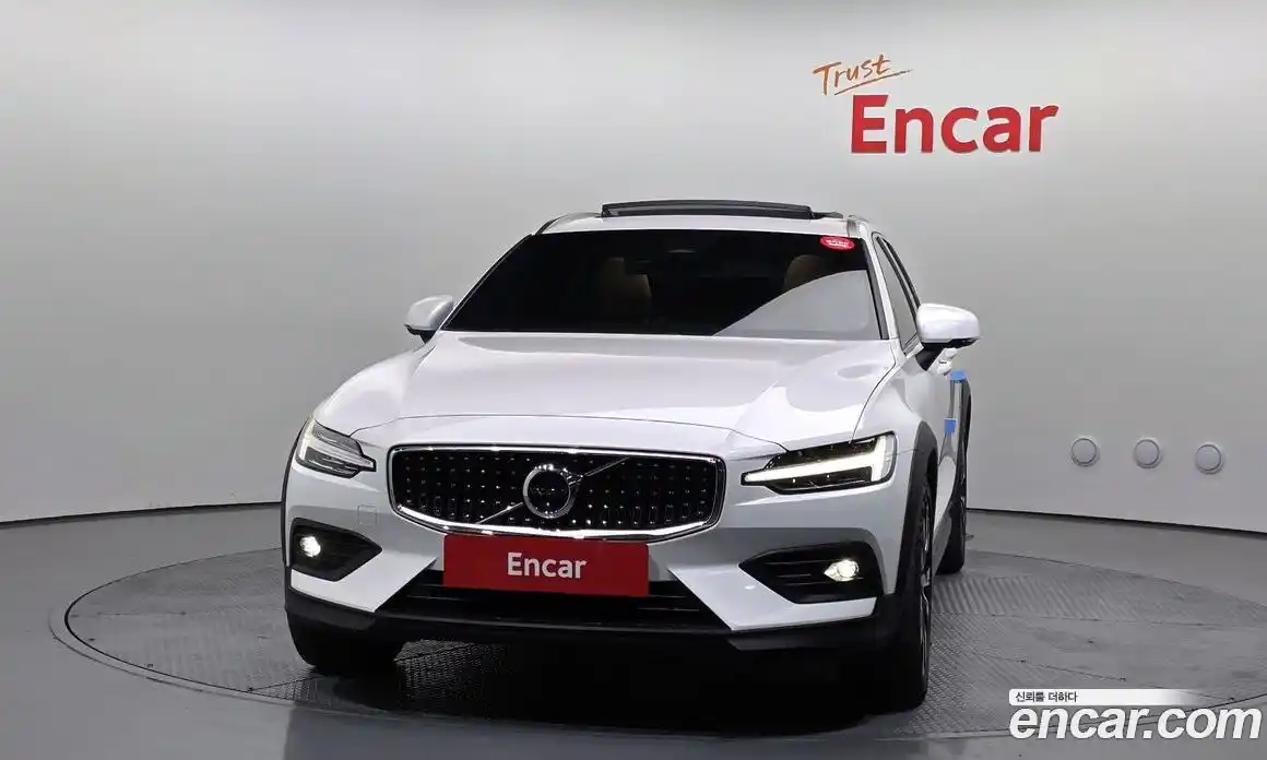 Volvo V60 2023 2.0 гидро в Москве № 626180, фото 3