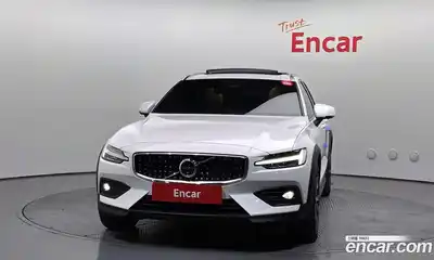 Volvo V60 2023 2.0 гидро в Москве № 626180, миниатюра 3