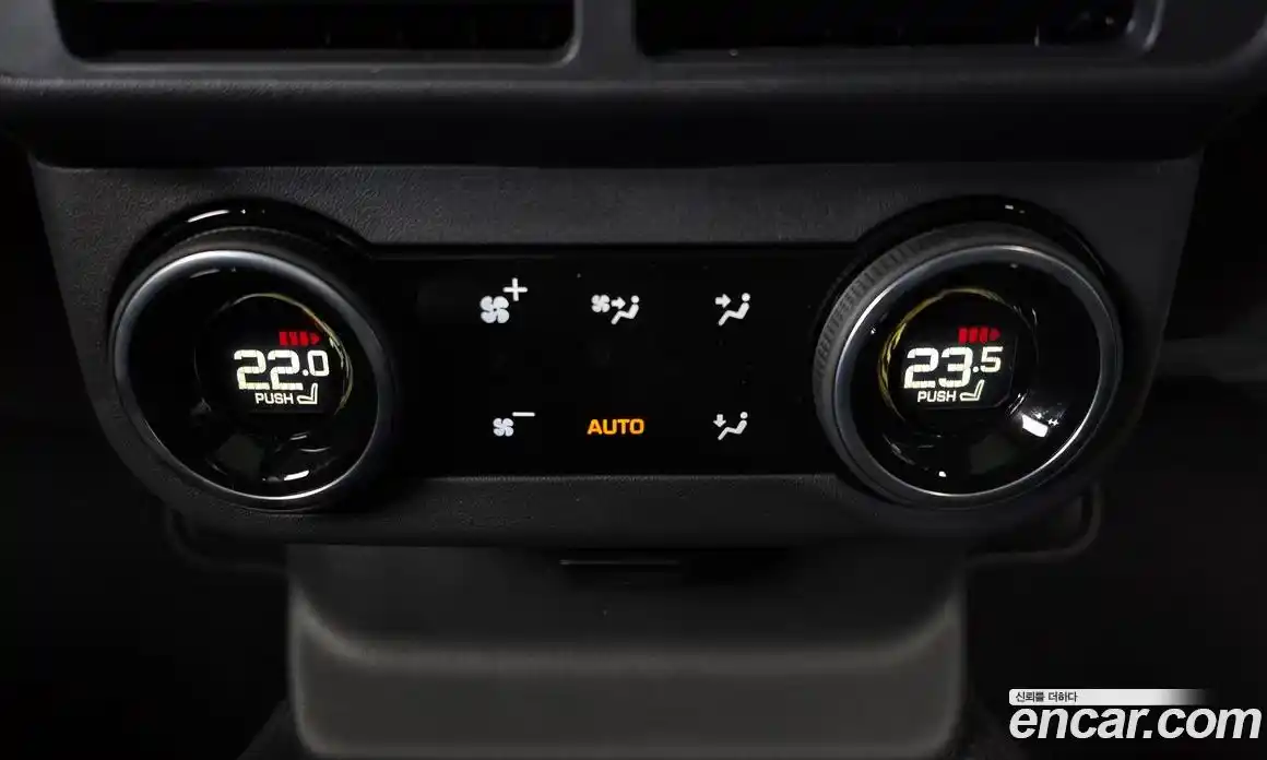 Land Rover Range-Rover Velar 2025 3.0 гидро в Москве № 824621, фото 17