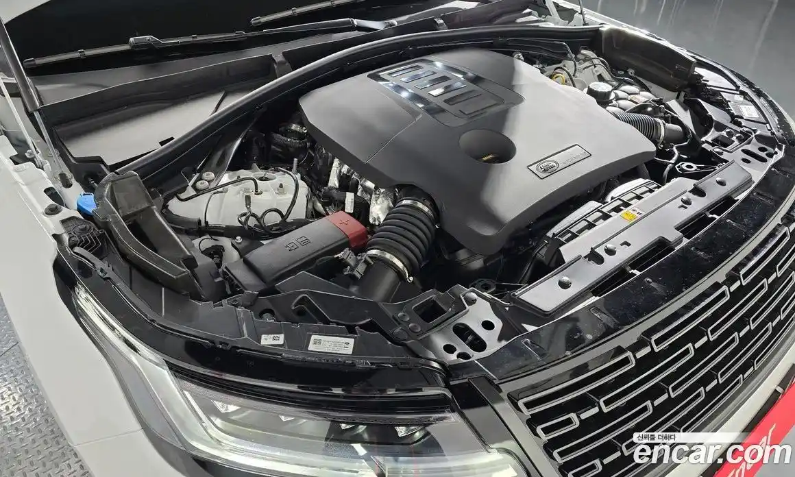 Land Rover Range-Rover Velar 2025 3.0 гидро в Москве № 824621, фото 5