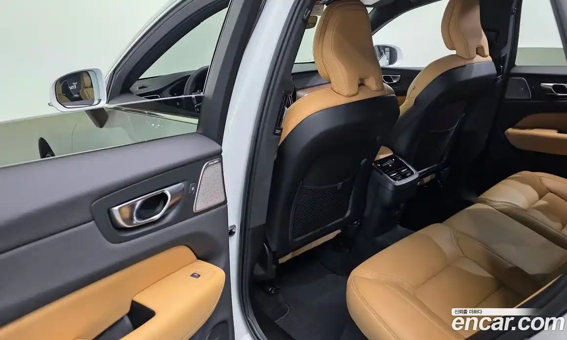 Volvo XC60 2023 2.0 гидро в Москве № 860280, фото 17