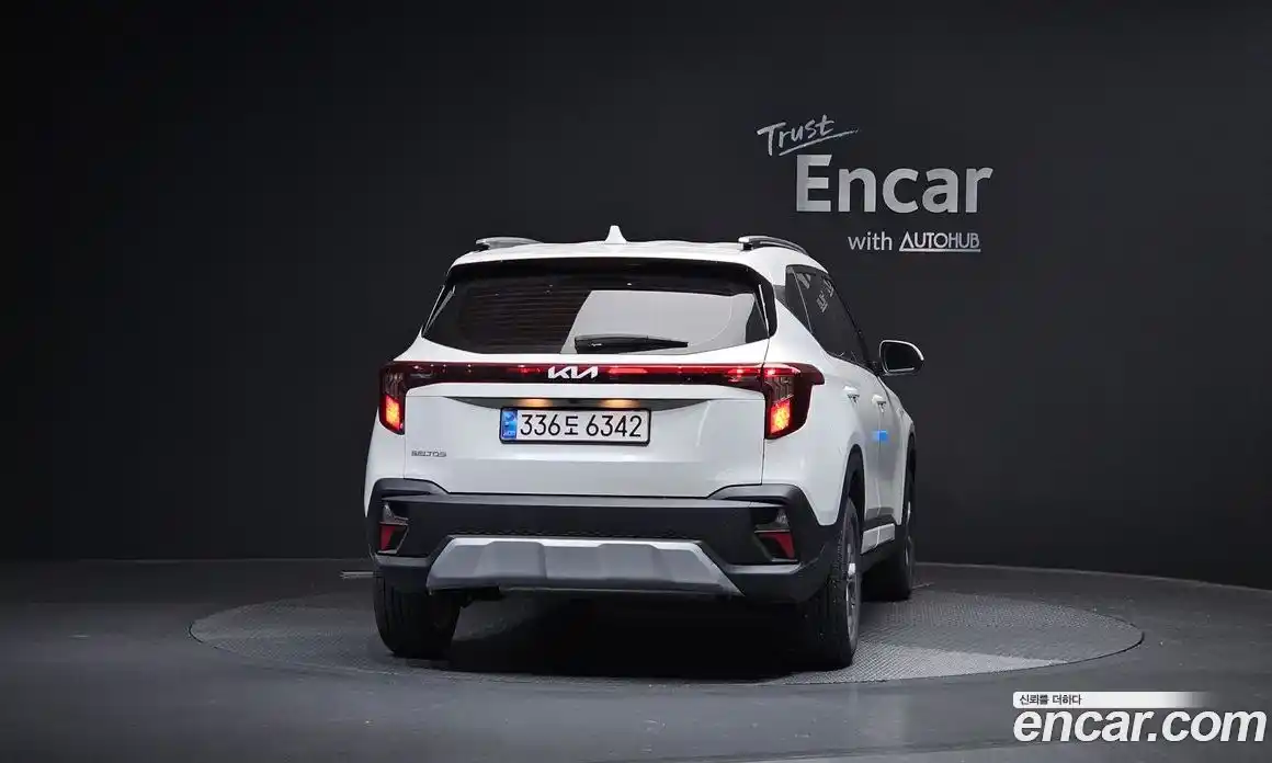 Kia Seltos 2024 2.0 Автомат в Москве № 928836, фото 4