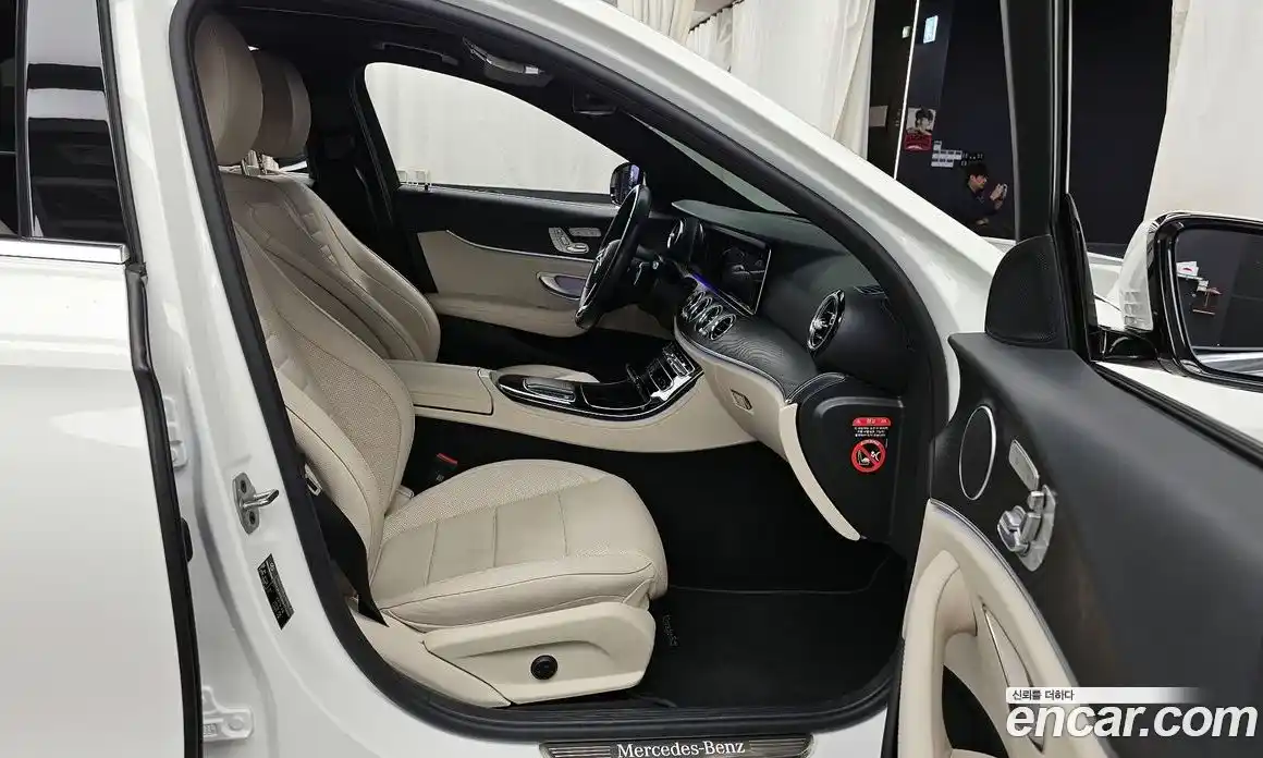 Mercedes-Benz E-Class 2023 2.0 гидро, фото 11