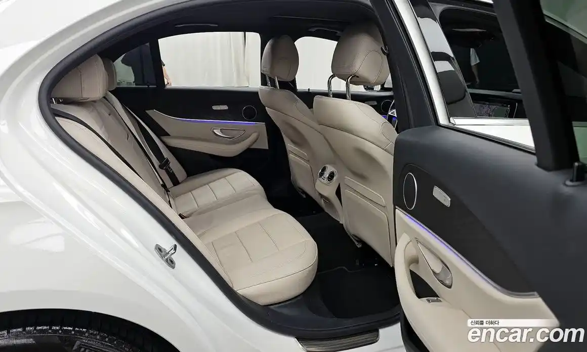 Mercedes-Benz E-Class 2023 2.0 гидро, фото 12