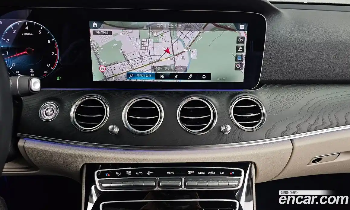 Mercedes-Benz E-Class 2023 2.0 гидро, фото 14