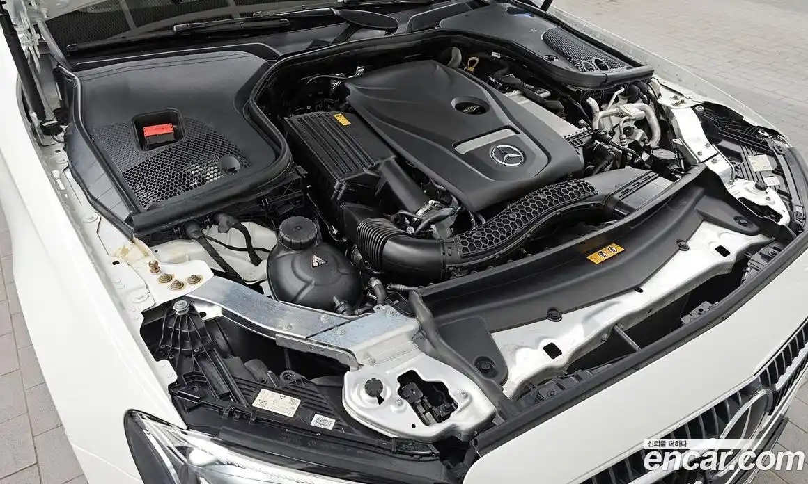 Mercedes-Benz E-Class 2023 2.0 гидро, фото 6