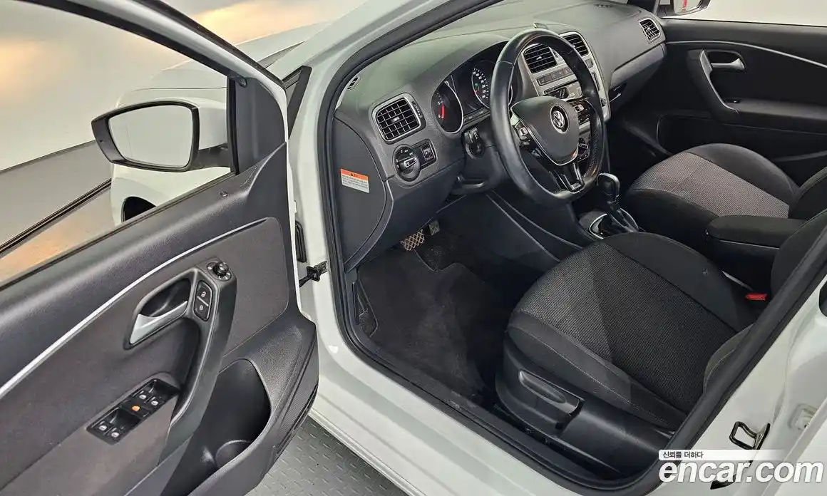 Volkswagen Polo 2015 1.4 гидро в Москве № 1014632, фото 11