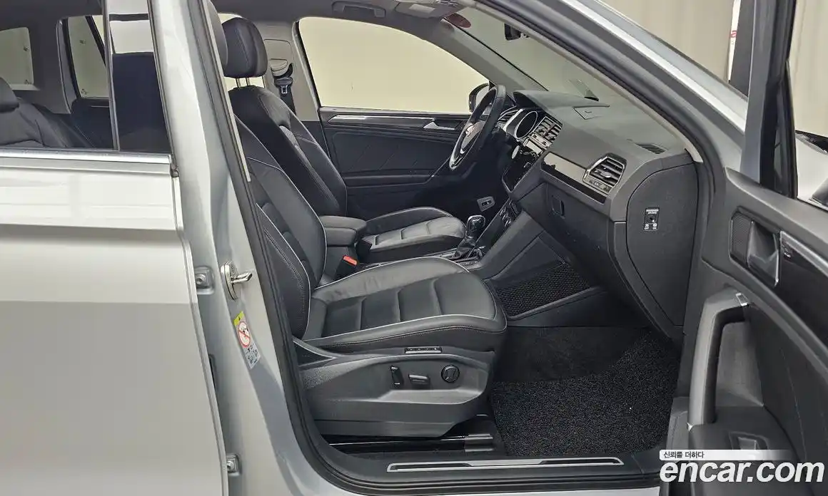 Volkswagen Tiguan 2018 2.0 гидро в Москве № 1014713, фото 11