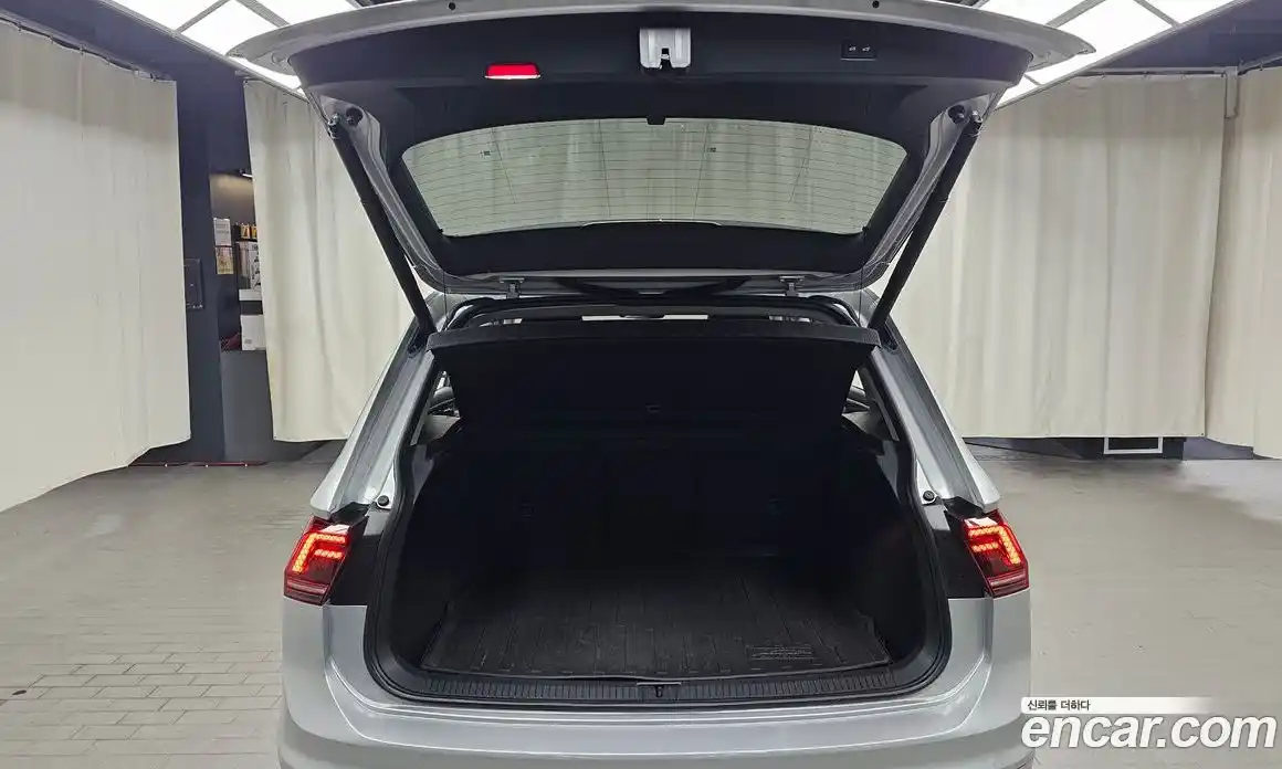 Volkswagen Tiguan 2018 2.0 гидро в Москве № 1014713, фото 20