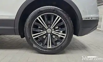 Volkswagen Tiguan 2018 2.0 гидро в Москве № 1014713, миниатюра 5