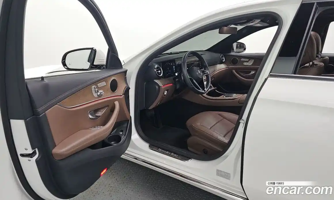 Mercedes-Benz E-Class 2022 2.0 гидро в Москве № 139973, фото 10