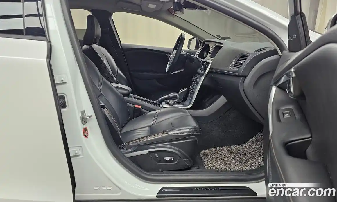 Volvo V40 2018 2.0 гидро в Москве № 164361, фото 11