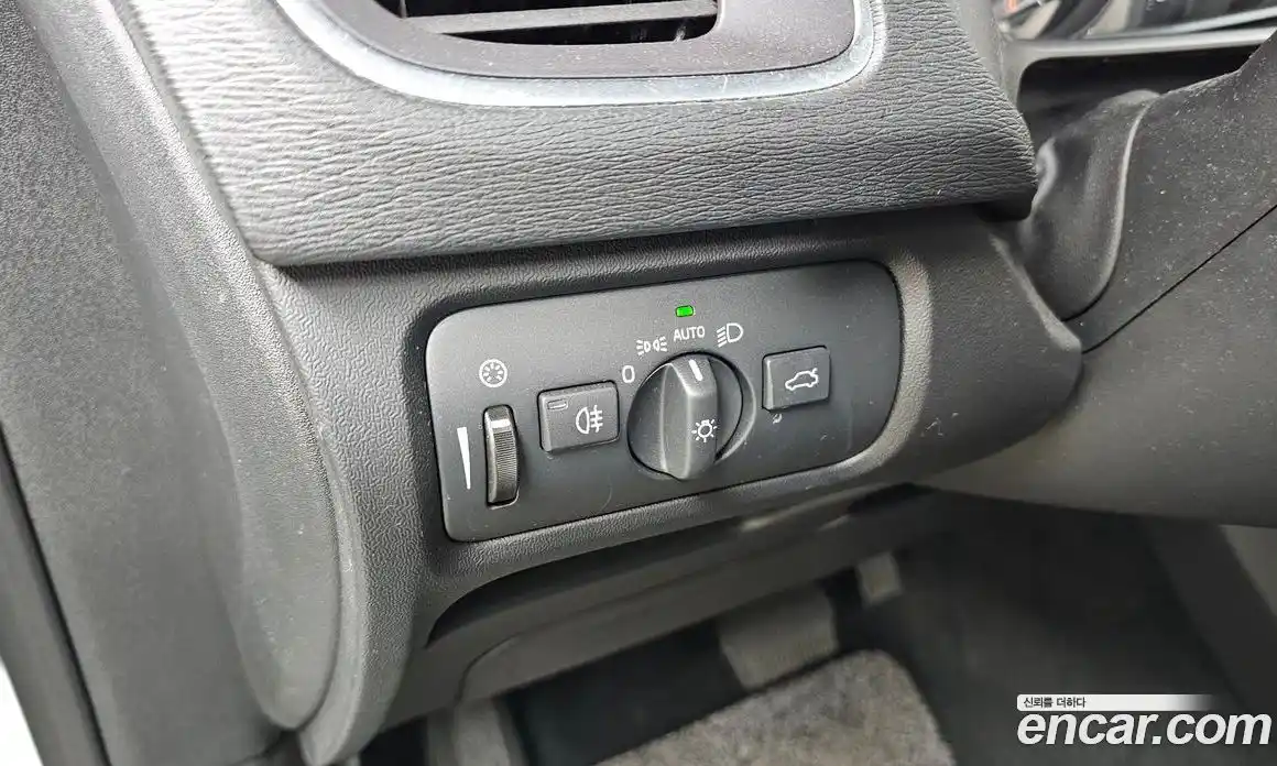Volvo V40 2018 2.0 гидро в Москве № 164361, фото 15
