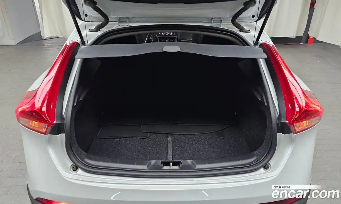Volvo V40 2018 2.0 гидро в Москве № 164361, фото 20