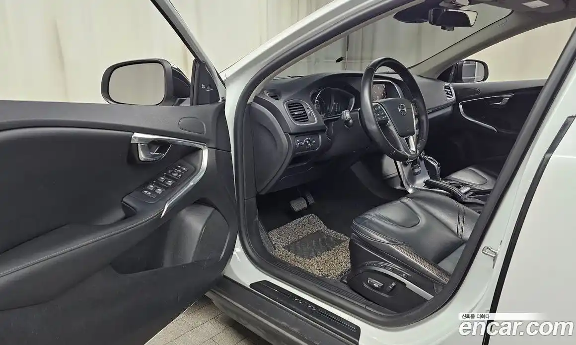 Volvo V40 2018 2.0 гидро в Москве № 164361, фото 10