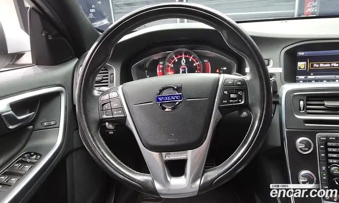 Volvo S60 2015 2.0 гидро в Москве № 164594, фото 14