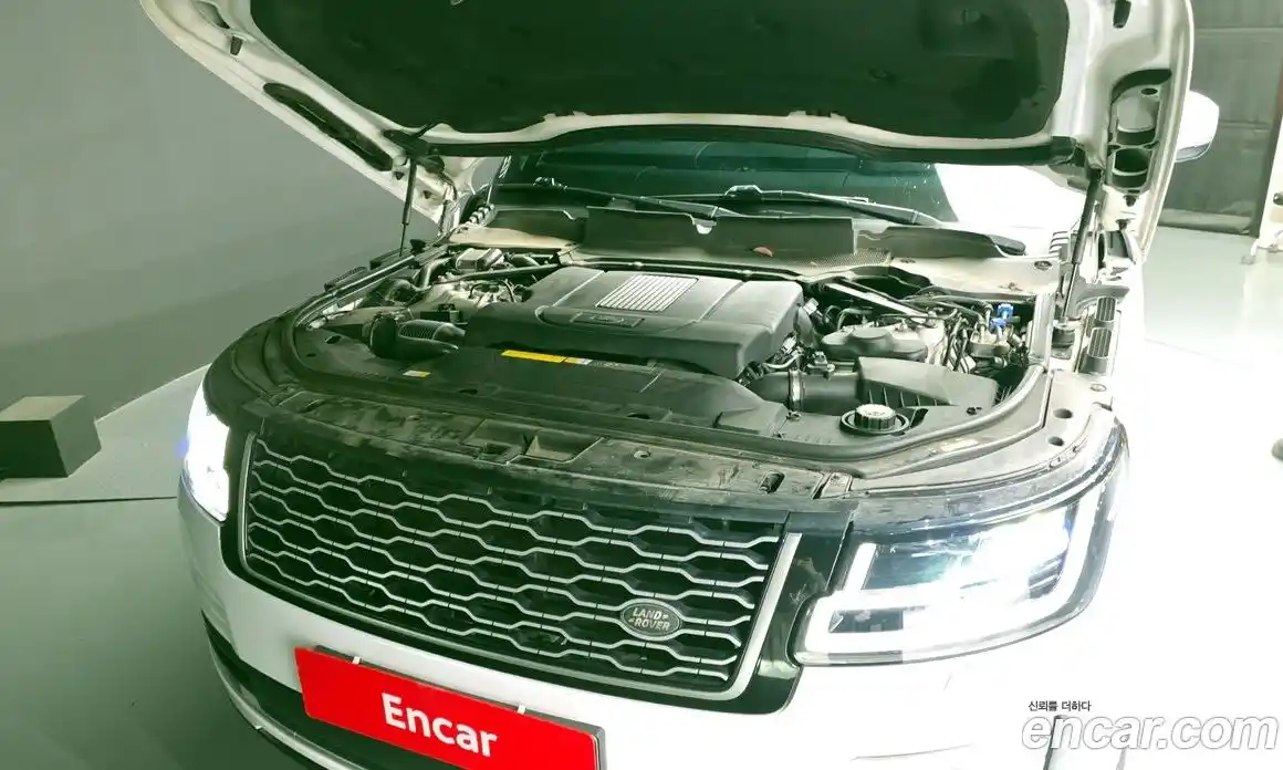 Land Rover Range-Rover 2018 4.4 гидро в Москве № 166520, фото 6